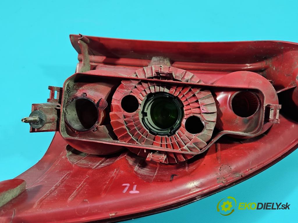 Peugeot 307 1.6 hdi 109 HP manual 80 kW 1560 cm3 5- svetlo / reflektor zadné ľavé 557686A (Kľučka dverí ostatné)