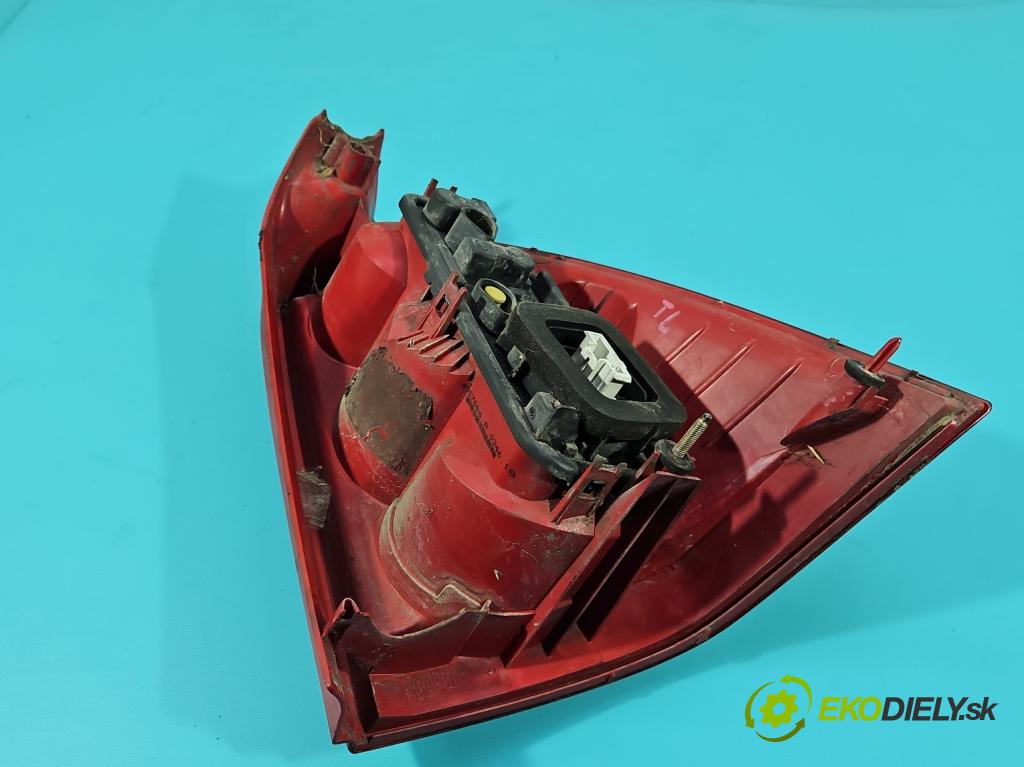 Peugeot 307 1.6 hdi 109 HP manual 80 kW 1560 cm3 5- svetlo / reflektor zadné ľavé 557686A (Kľučka dverí ostatné)