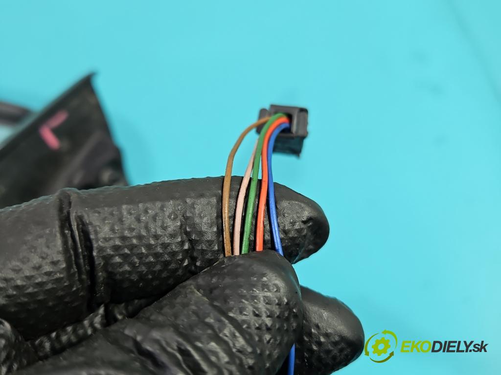 Peugeot 307 1.6 hdi 109 hp manual 80 kW 1560 cm3 5- zpětné zrcátko levé  (Klika dveří ostatní)