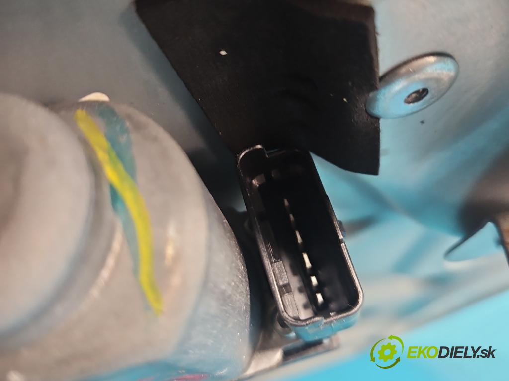 Nissan Qashqai I J10 2006-2013 1.6 16V HR16DE: 117 HP manual 86 kW 1598 cm3 5- mechanizmus okna predné ľavý