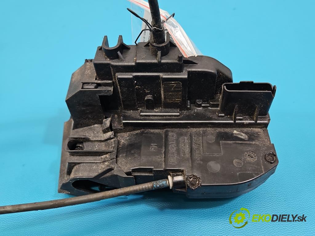 Nissan Qashqai I J10 2006-2013 1.6 16V 117 HP manual 86 kW 1598 cm3 5- zámok predné pravý