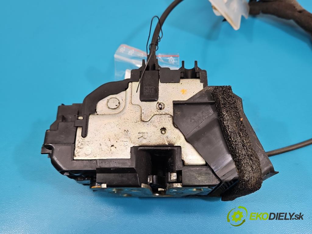 Nissan Qashqai I J10 2006-2013 1.6 16V 117 HP manual 86 kW 1598 cm3 5- zámok predné pravý