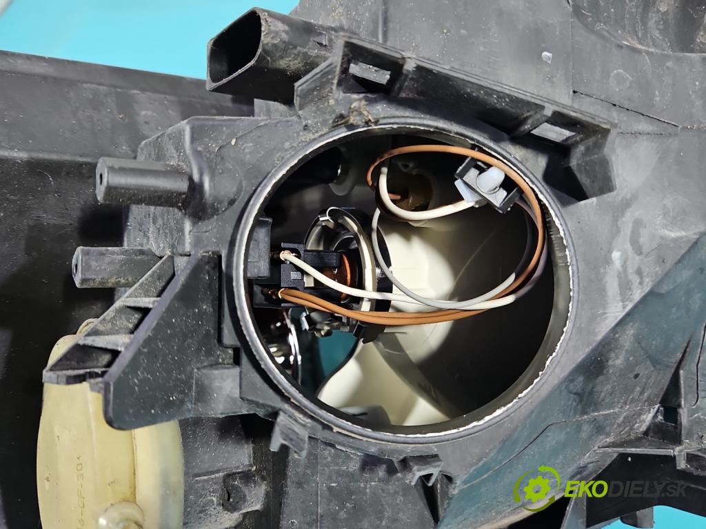 Mercedes B W245 2005-2011 2.0 CDI 109 HP manual 80 kW 1992 cm3 5- Reflektor: pravý 0301220202 (Svetlo predné pravé)