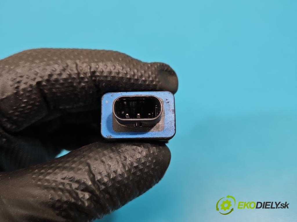 Skoda Kamiq 1.0 TSI 116 HP automatic 85 kW 999 cm3 5- snímač teploty: výfukové 05C919529C (Snímač)