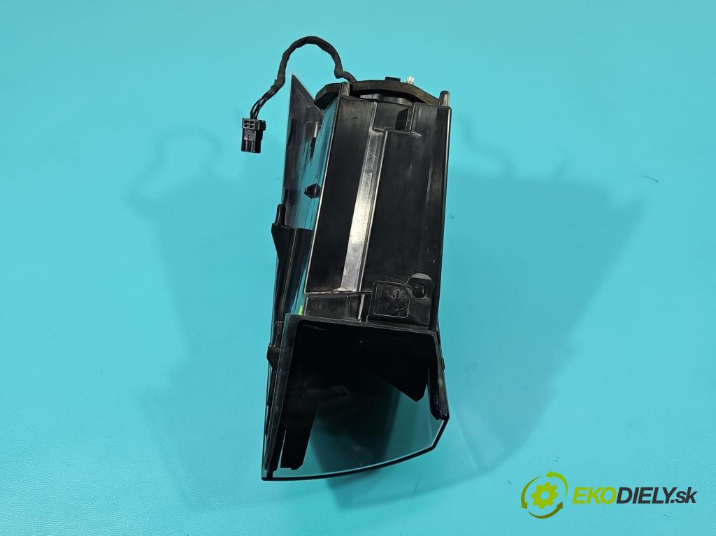 Peugeot 508 II 2018- 1.6 224 hp automatic 165 kW 1598 cm3 5- světlo zadní pravé 9813508480 (Klika dveří ostatní)