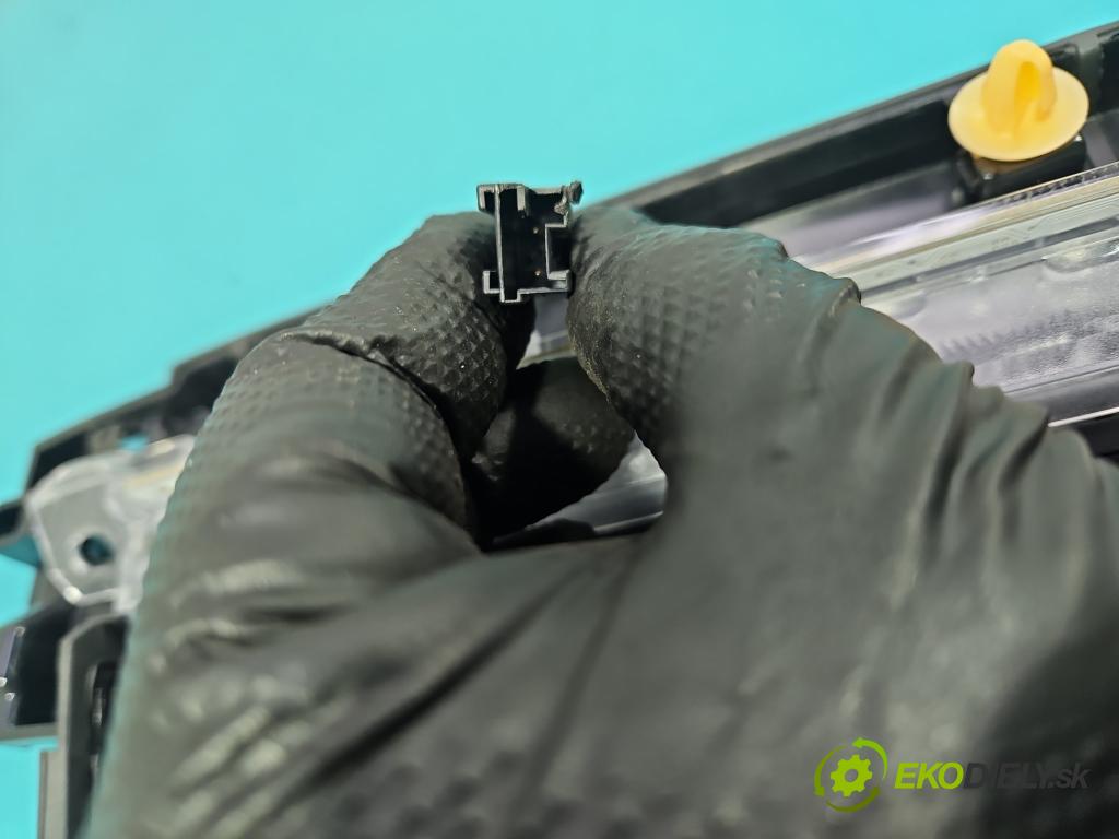 Peugeot 508 II 2018- 1.6 224 hp automatic 165 kW 1598 cm3 5- světlo: 9830402780