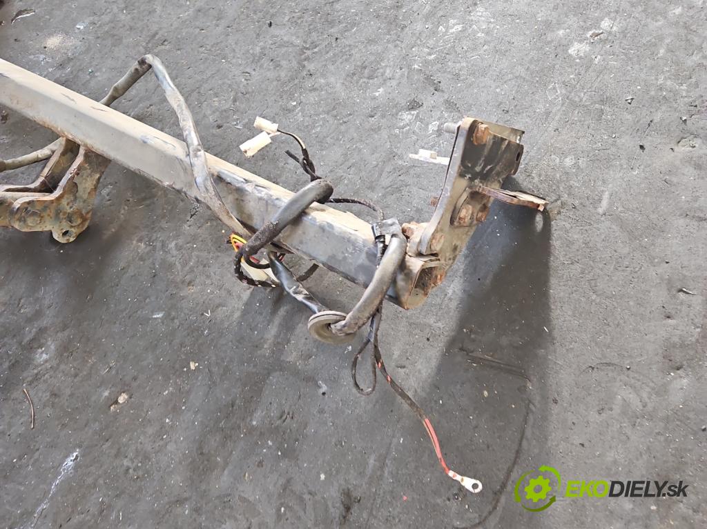 Nissan Qashqai I J10 2006-2013 1.6 16V 117 HP manual 86 kW 1598 cm3 5- Hák: vlečení:  (Ťažné zariadenie)