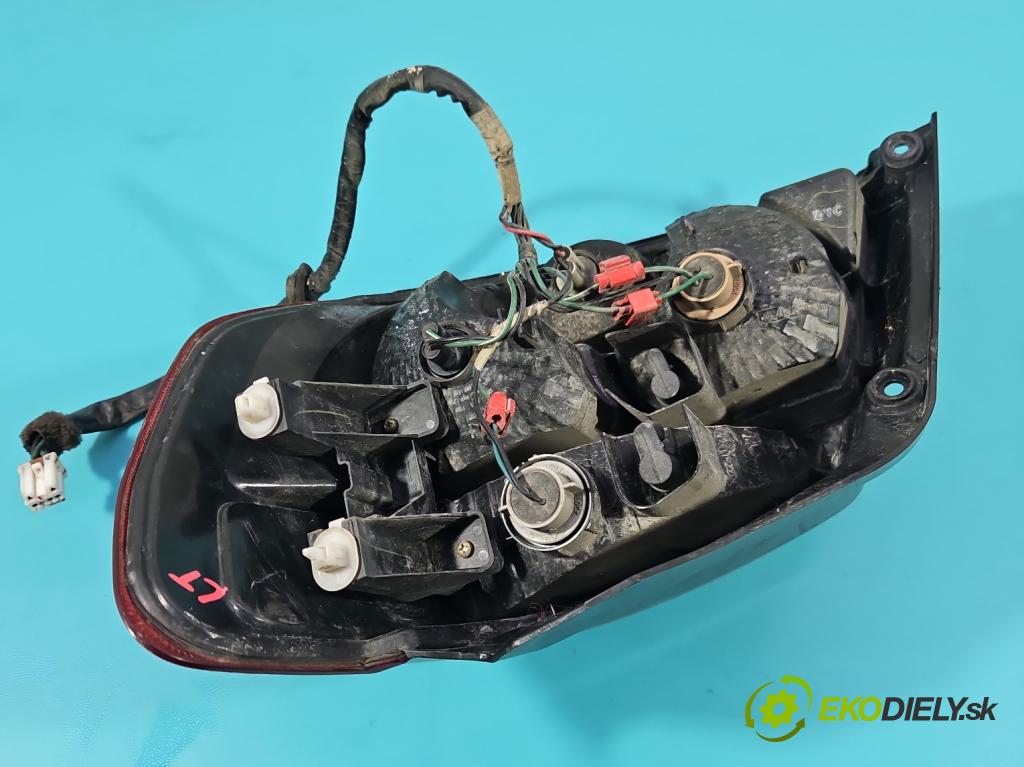 Mitsubishi Outlander I 2003-2006 2.0 16V 136 HP manual 100 kW 1997 cm3 5- svetlo / reflektor zadné ľavé 220-87685 (Kľučka dverí ostatné)