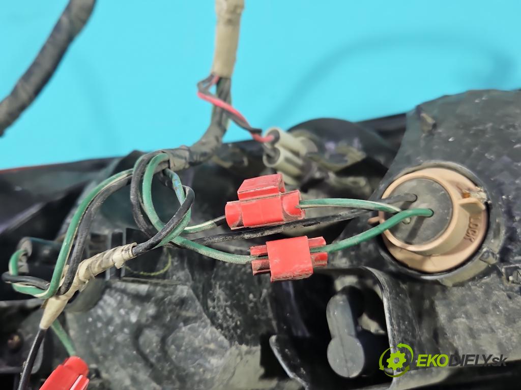 Mitsubishi Outlander I 2003-2006 2.0 16V 136 HP manual 100 kW 1997 cm3 5- svetlo / reflektor zadné ľavé 220-87685 (Kľučka dverí ostatné)