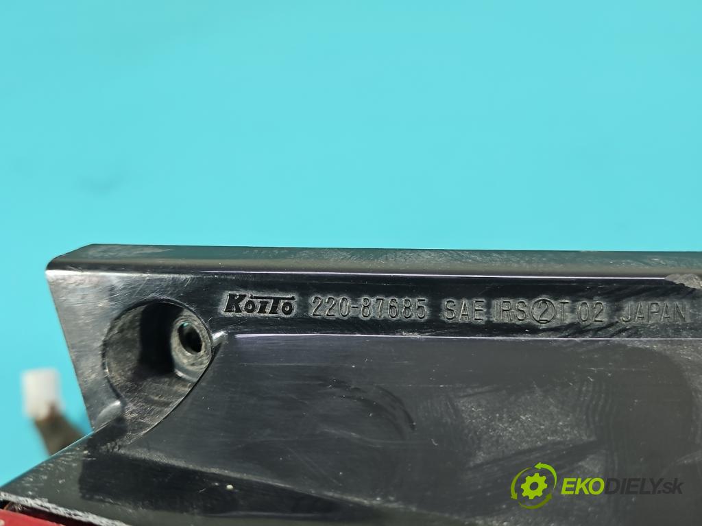 Mitsubishi Outlander I 2003-2006 2.0 16V 136 HP manual 100 kW 1997 cm3 5- svetlo / reflektor zadné pravé  (Kľučka dverí ostatné)