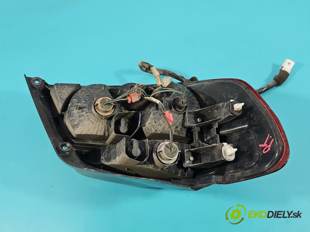 Mitsubishi Outlander I 2003-2006 2.0 16V 136 HP manual 100 kW 1997 cm3 5- svetlo / reflektor zadné pravé  (Kľučka dverí ostatné)