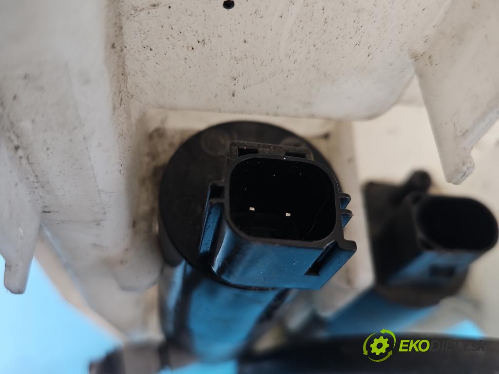 Volvo S90 II 2016- 2.0 T 320KM automatic 235 kW 1969 cm3 4- nádržka tekutina: ostrekovačov 31378731