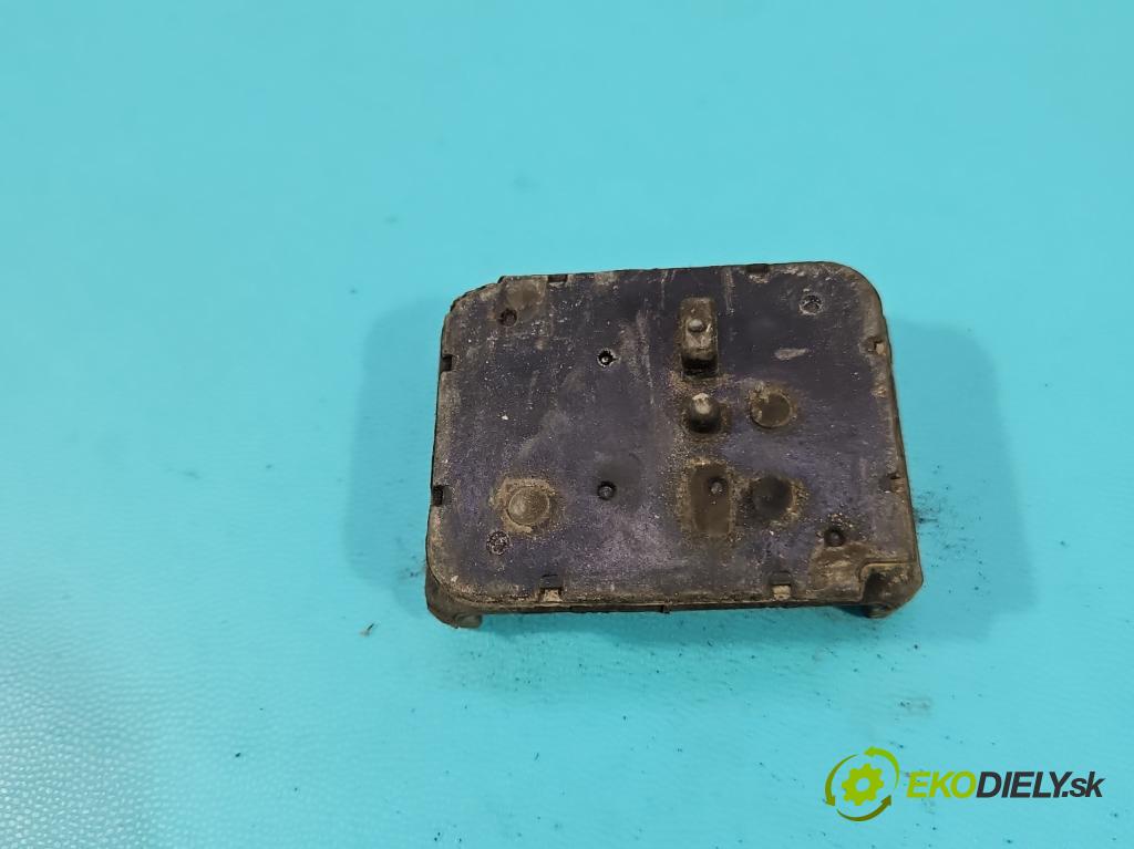 Volvo S90 II 2016- 2.0 T 320KM automatic 235 kW 1969 cm3 4- Upevnenie: 31429065