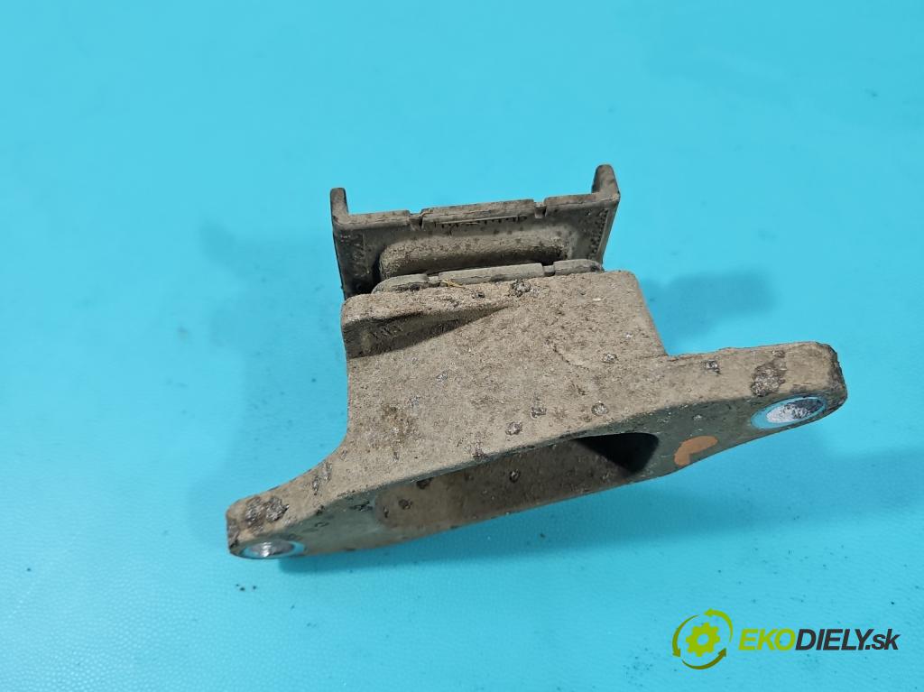 Volvo S90 II 2016- 2.0 T 320KM automatic 235 kW 1969 cm3 4- Upevnenie: 31429065