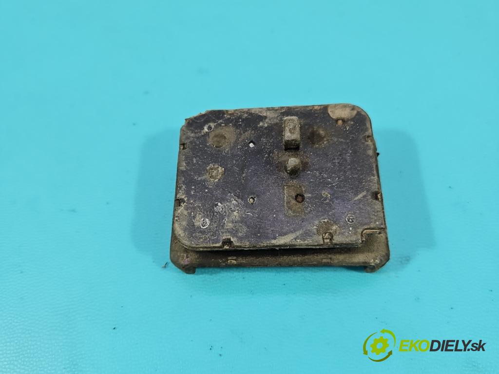 Volvo S90 II 2016- 2.0 T 320KM automatic 235 kW 1969 cm3 4- Upevnenie: 31429065