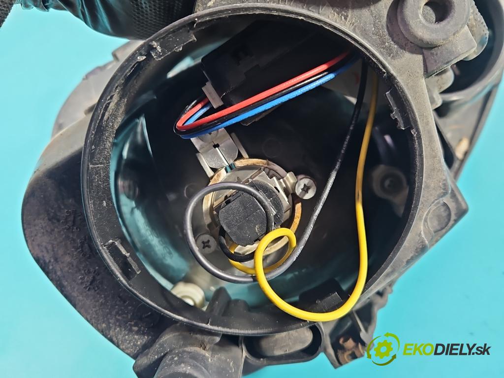 Vw Golf V 2003-2009 1.6 FSI 116 HP manual 85 kW 1598 cm3 5- Reflektor: pravý  (Svetlo predné pravé)