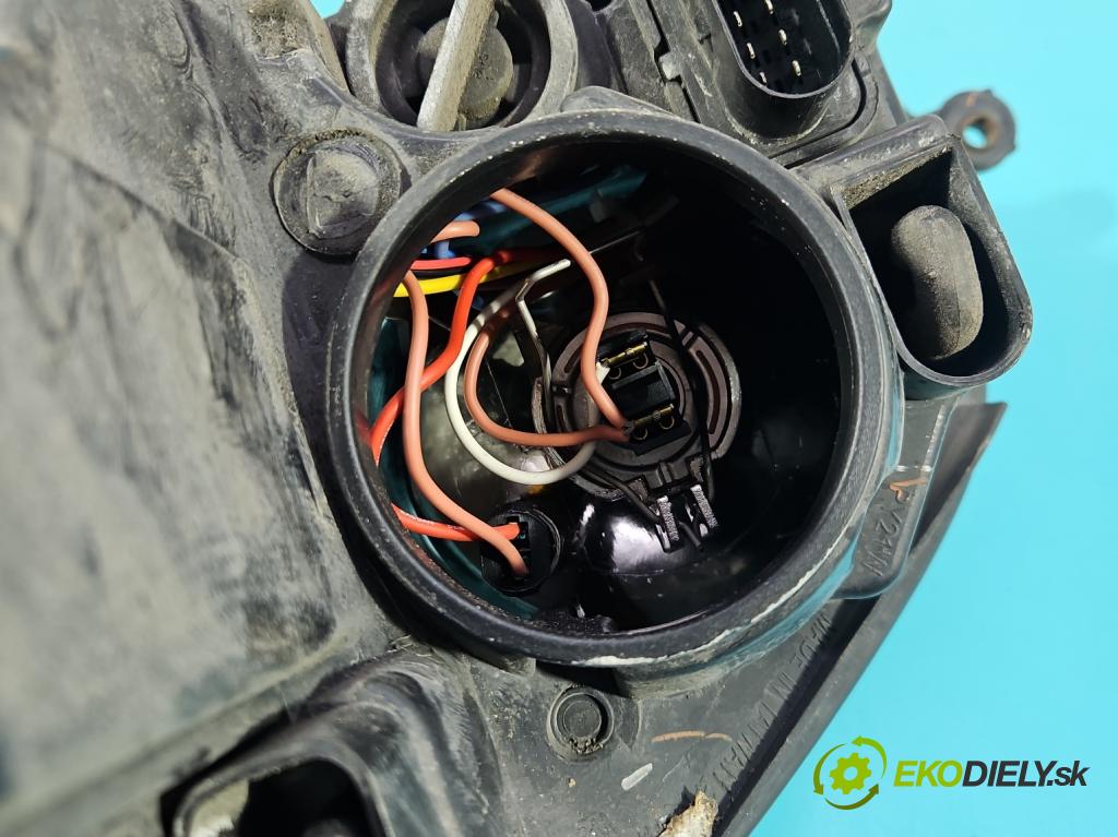 Vw Golf V 2003-2009 1.6 FSI 116 HP manual 85 kW 1598 cm3 5- Reflektor: pravý  (Svetlo predné pravé)