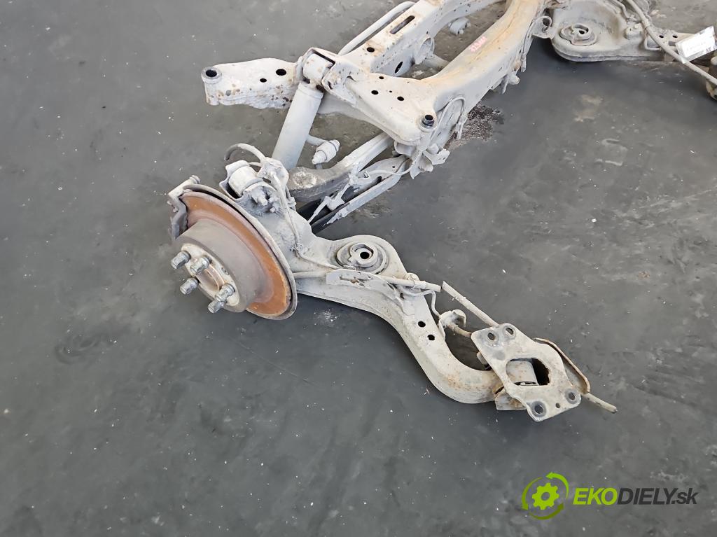 Nissan Qashqai I J10 2006-2013 1.6 16V 117 HP manual 86 kW 1598 cm3 5- zadna výstuha  (Výstuha zadná)