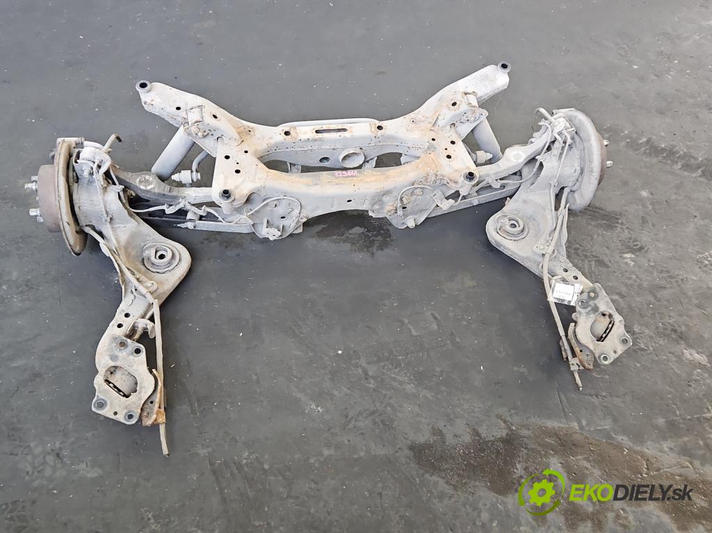 Nissan Qashqai I J10 2006-2013 1.6 16V 117 hp manual 86 kW 1598 cm3 5- zadní výztuha  (Zadní výztuha)