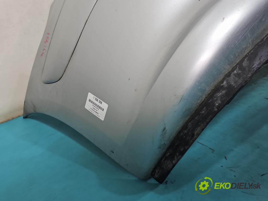 Peugeot 307 1.6 hdi 109 HP manual 80 kW 1560 cm3 5- nárazník predné  (Kľučka dverí ostatné)