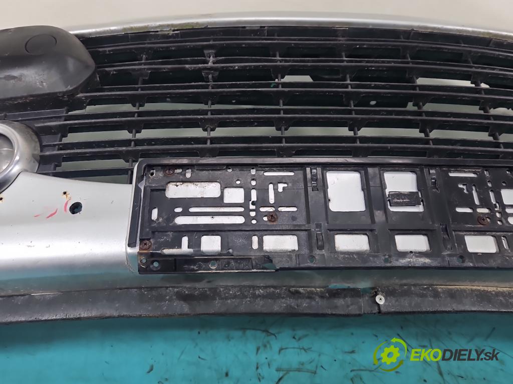 Peugeot 307 1.6 hdi 109 HP manual 80 kW 1560 cm3 5- nárazník predné  (Kľučka dverí ostatné)