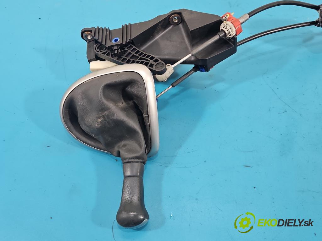 Nissan Qashqai I J10 2006-2013 1.6 16V 117 hp manual 86 kW 1598 cm3 5- kulisa změny stupňová 60641233 (Řadicí páka (kulisa) )