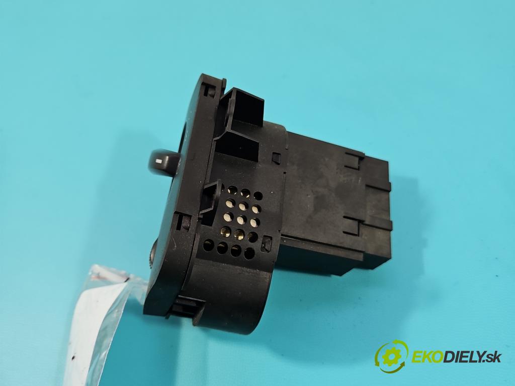 Land rover Range Rover sport I L320 3.6 TD V8 272 hp automatic 200 kW 3628 cm3 5- Přepínač světel na deska: YUD501480