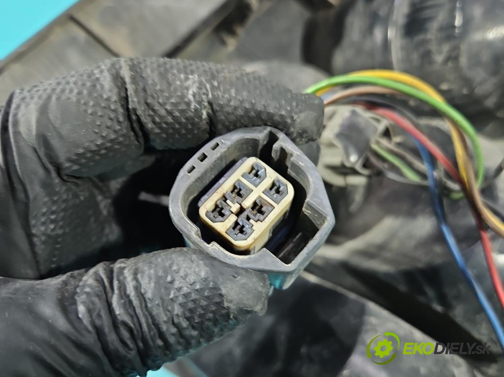 Land rover Range Rover sport I L320 3.6 TD V8 368DT 272 hp automatic 200 kW 3628 cm3 5- světlo zadní levé XFB500430 (Klika dveří ostatní)