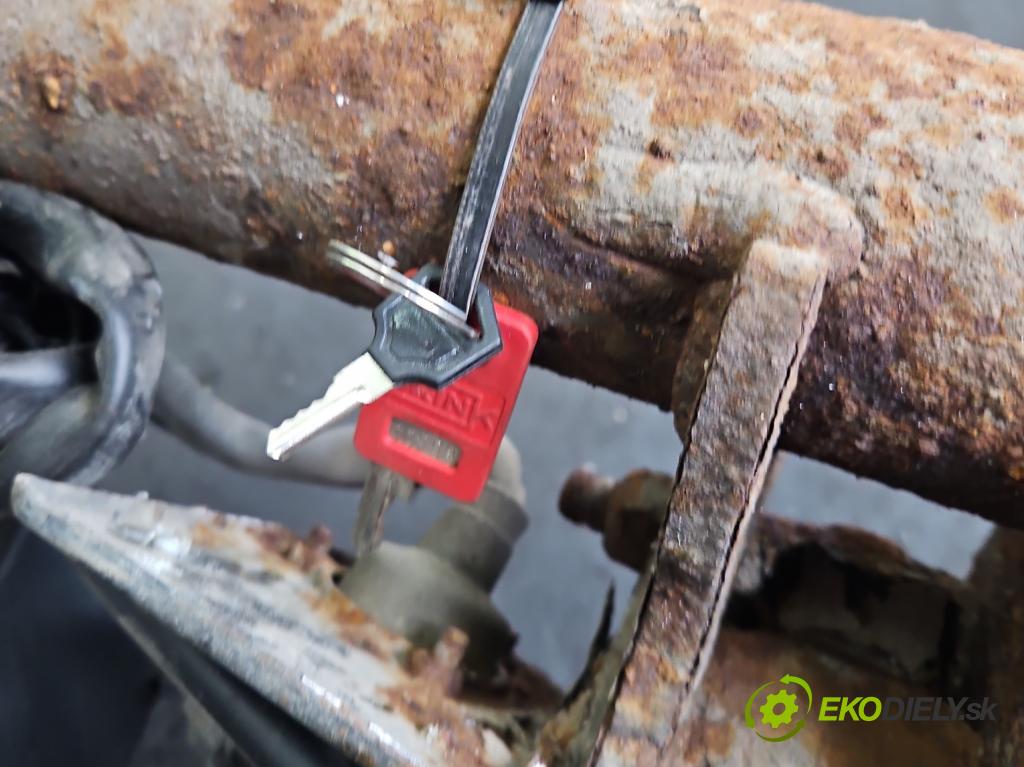 Vw Golf V 2003-2009 1.6 FSI 116 HP manual 85 kW 1598 cm3 5- Hák: vlečení:  (Ťažné zariadenie)