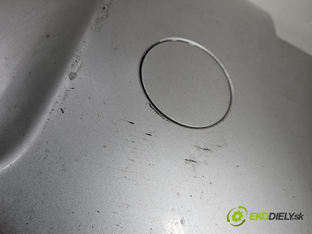 Toyota Auris I 2006-2013 2.0 D4D 126 HP manual 93 kW 1998 cm3 5- nárazník predné  (Kľučka dverí ostatné)