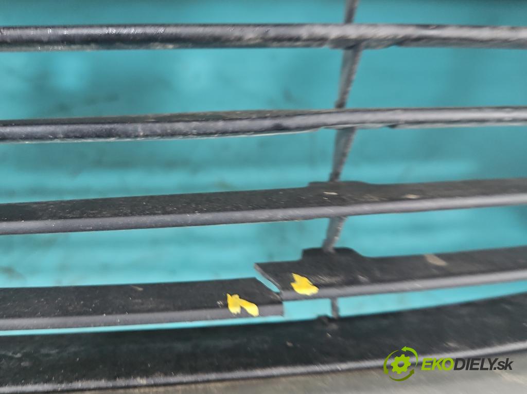 Toyota Auris I 2006-2013 2.0 D4D 126 HP manual 93 kW 1998 cm3 5- nárazník predné  (Kľučka dverí ostatné)