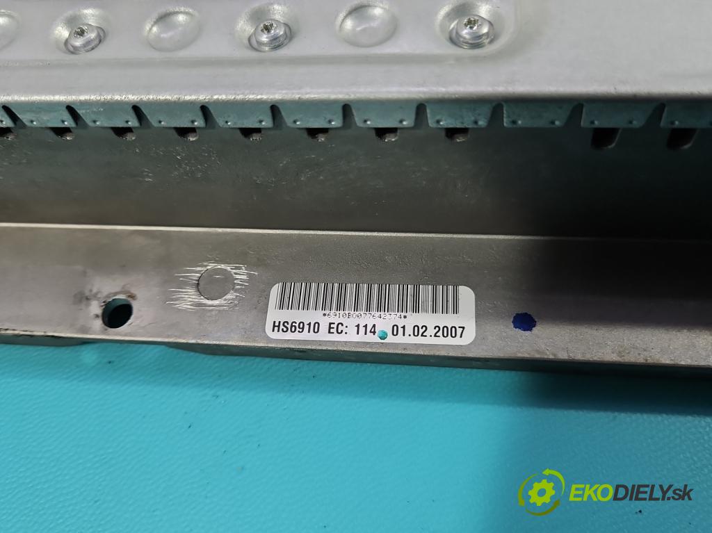 Land rover Range Rover sport I L320 3.6 TD V8 272 HP automatic 200 kW 3628 cm3 5- Zesilovač: XQK500095 (Zosilňovač)