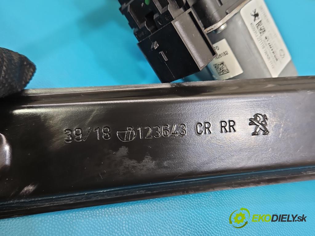 Peugeot 508 II 2018- 1.6 224hp automatic 165 kW 1598 cm3 5- mechanizmus okna zadné pravý 9827882880