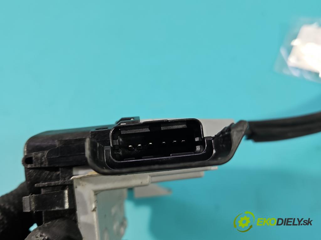 Peugeot 508 II 2018- 1.6 224hp automatic 165 kW 1598 cm3 5- zámok predné ľavý 131544