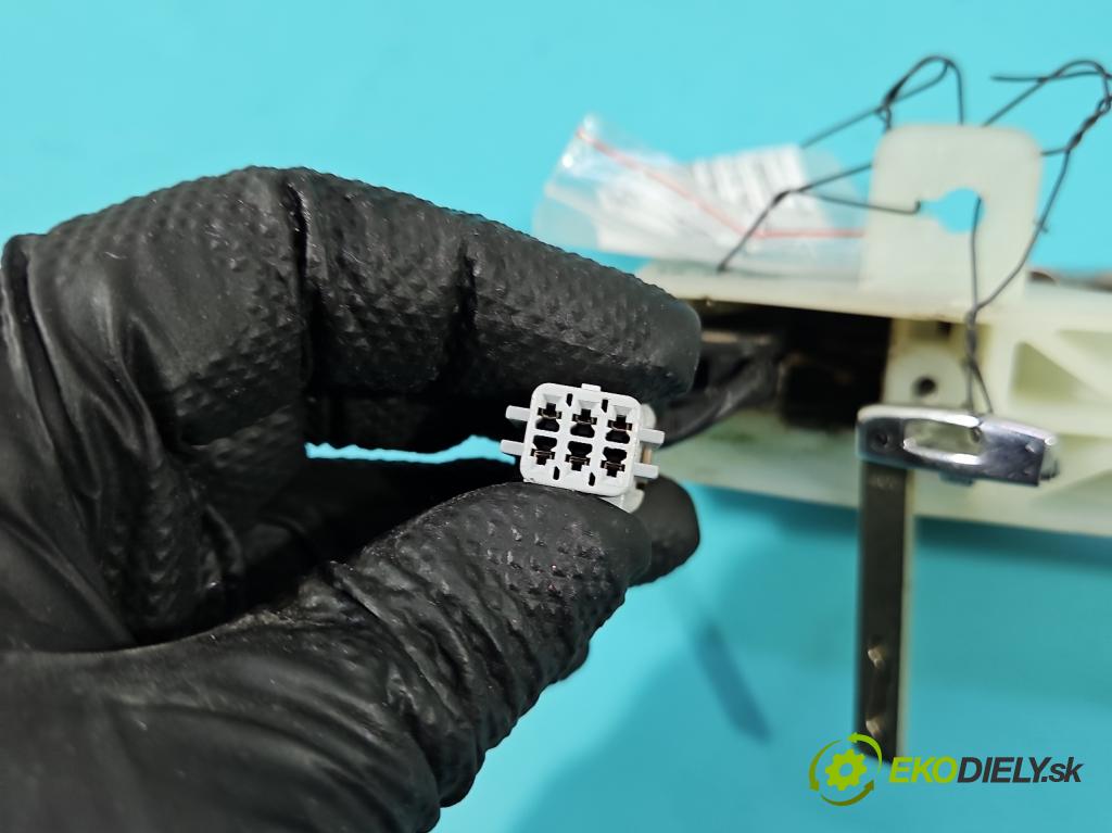 Kia Niro I 2016-2022 1.6 GDI 105 hp automatic 77 kW 1580 cm3 5- klika přední levé  (Vnější přední levá klika dveří)