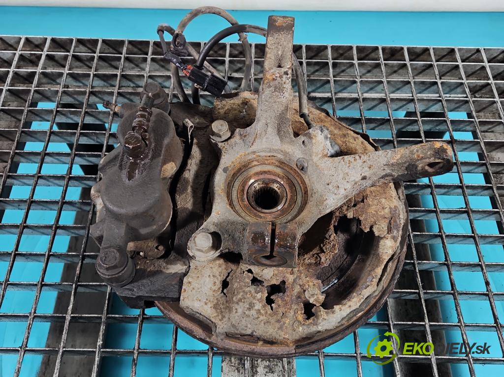 Mitsubishi Outlander I 2003-2006 2.0 16V 136 HP manual 100 kW 1997 cm3 5- náboj pravé  (Náboj kolesa)