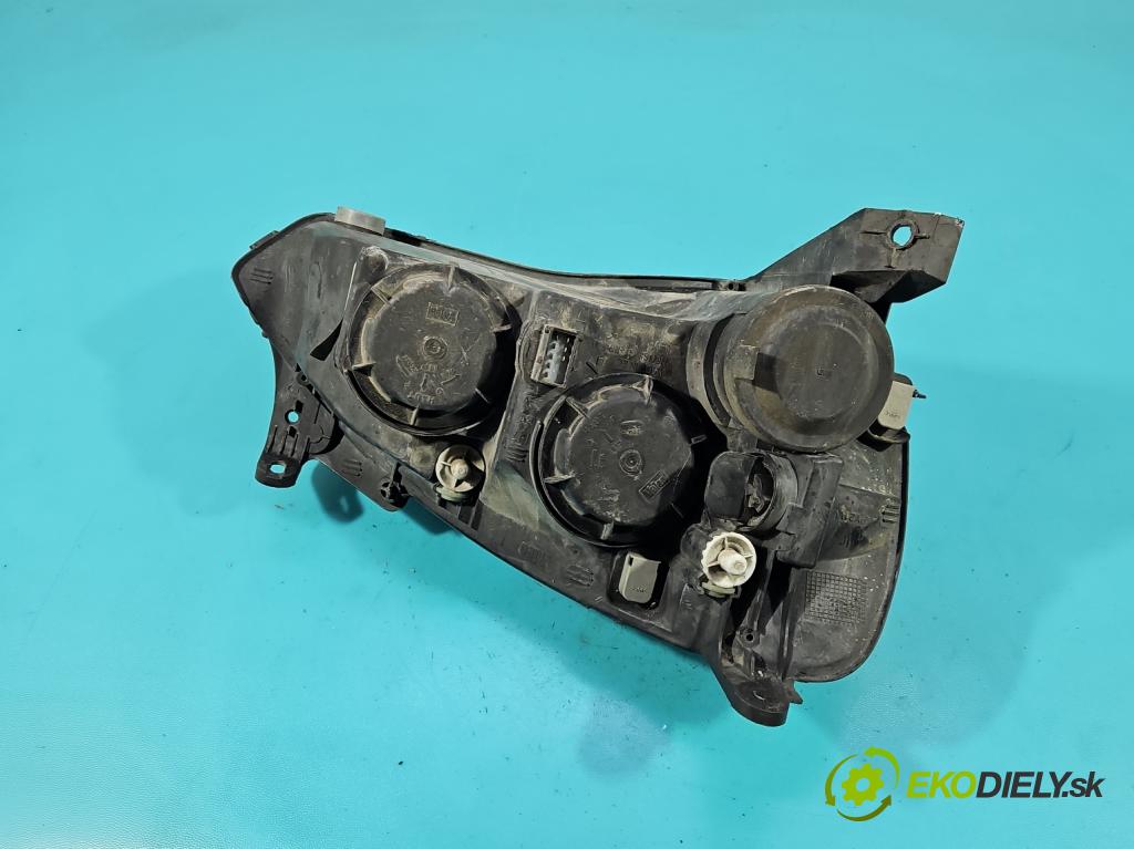 Opel Corsa C 2000-2006 1.2 16V 80 HP manual 59 kW 1229 cm3 3- Reflektor: ľavý  (Kľučka dverí ostatné)