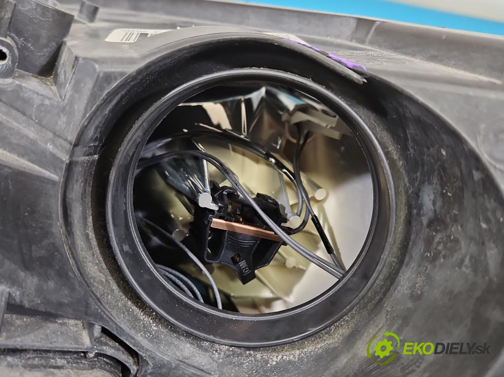 Ford Focus Mk3 2010-2018 1.6 tdci 95 hp manual 70 kW 1560 cm3 5- světlo pravý F1EB-13W029-NB (Pravé přední světlo)