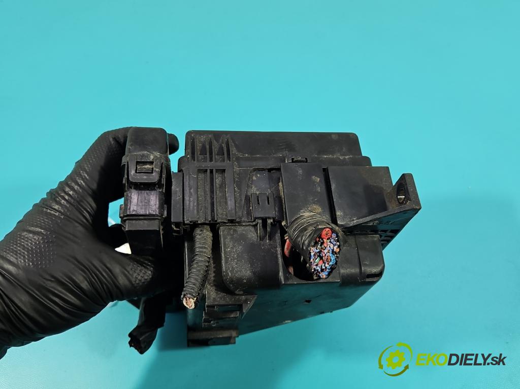 Mitsubishi Outlander I 2003-2006 2.0 16V 136hp manual 100 kW 1997 cm3 5- skříňka pojistková 51210-0123 (Pojistková skříňka)