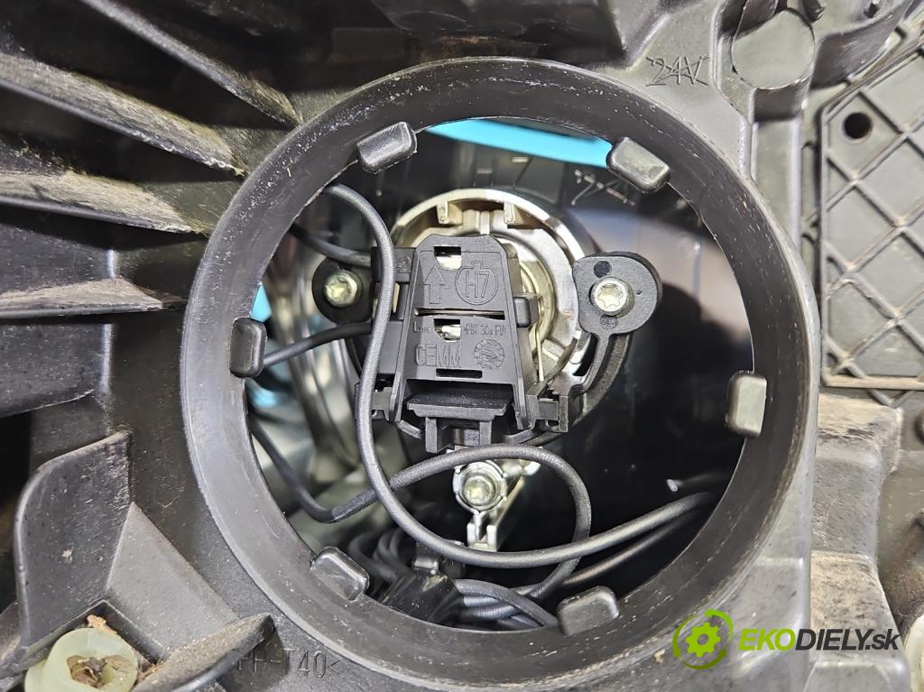 Opel Corsa E 2014-2019 1.3 cdti 75 HP manual 55 kW 1248 cm3 3- Reflektor: ľavý 1EF011830-011 (Kľučka dverí ostatné)