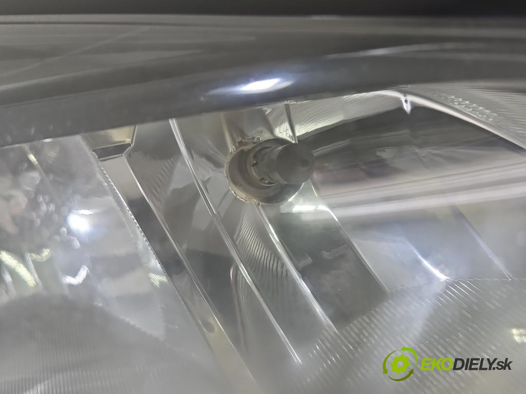 Opel Corsa E 2014-2019 1.3 cdti 75 hp manual 55 kW 1248 cm3 3- světlo pravý 13381336 (Pravé přední světlo)