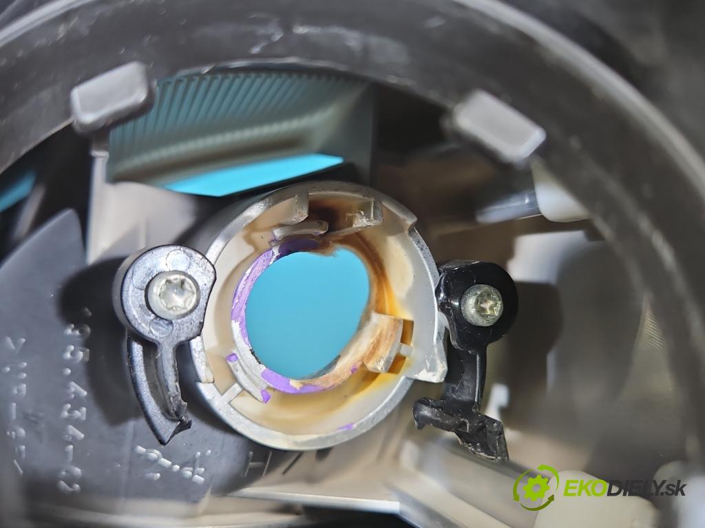 Opel Corsa E 2014-2019 1.3 cdti 75 hp manual 55 kW 1248 cm3 3- světlo pravý 13381336 (Pravé přední světlo)