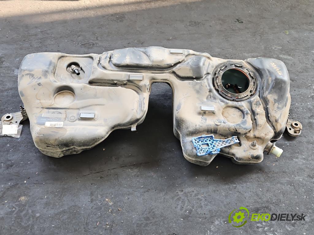 Volvo S90 II 2016- 2.0 T 320KM automatic 235 kW 1969 cm3 4- Nádrž: palivo 31355157 (Palivová nádrž)