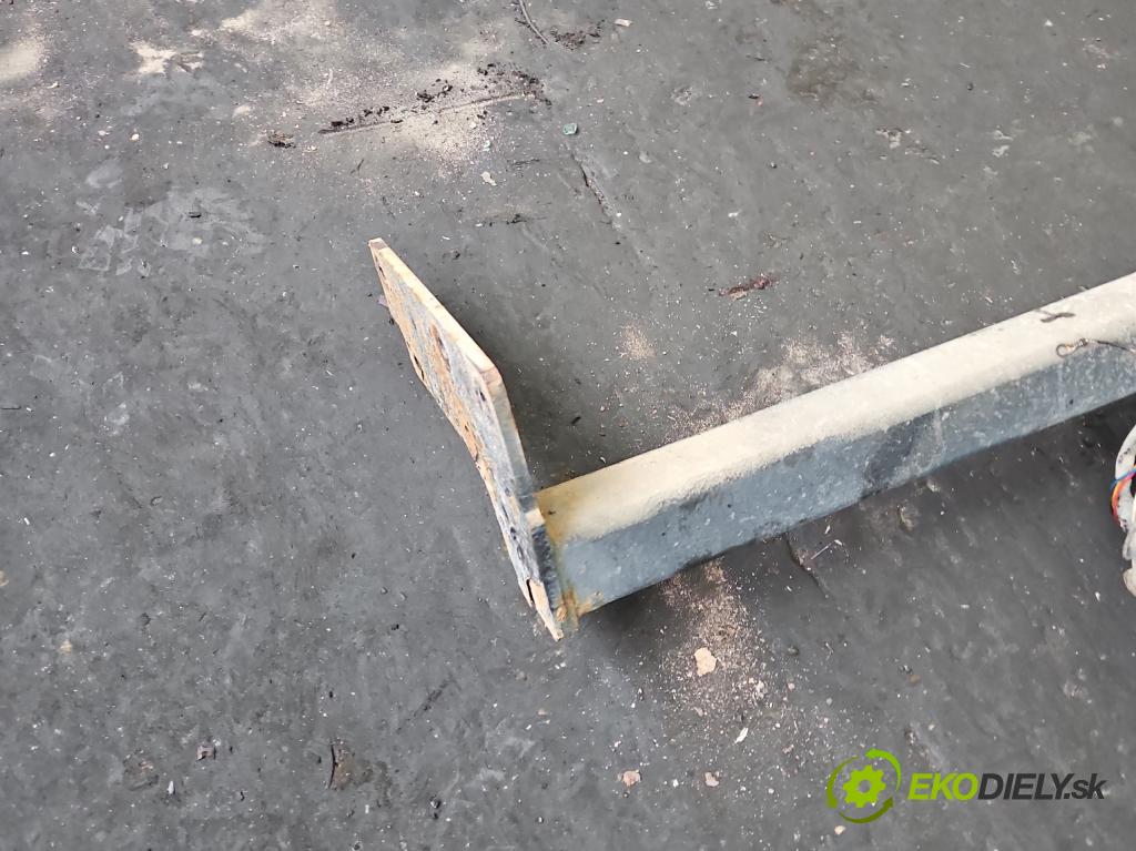 Mitsubishi Outlander I 2003-2006 2.0 16V 136 HP manual 100 kW 1997 cm3 5- Hák: vlečení:  (Ťažné zariadenie)