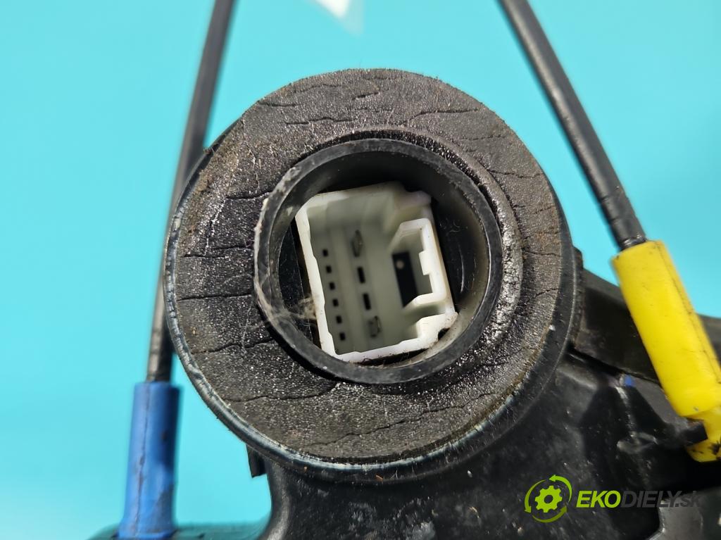 Toyota Corolla Verso II 2004-2009 1.8 vvti 129 hp manual 95 kW 1794 cm3 5- zámek zadní pravý