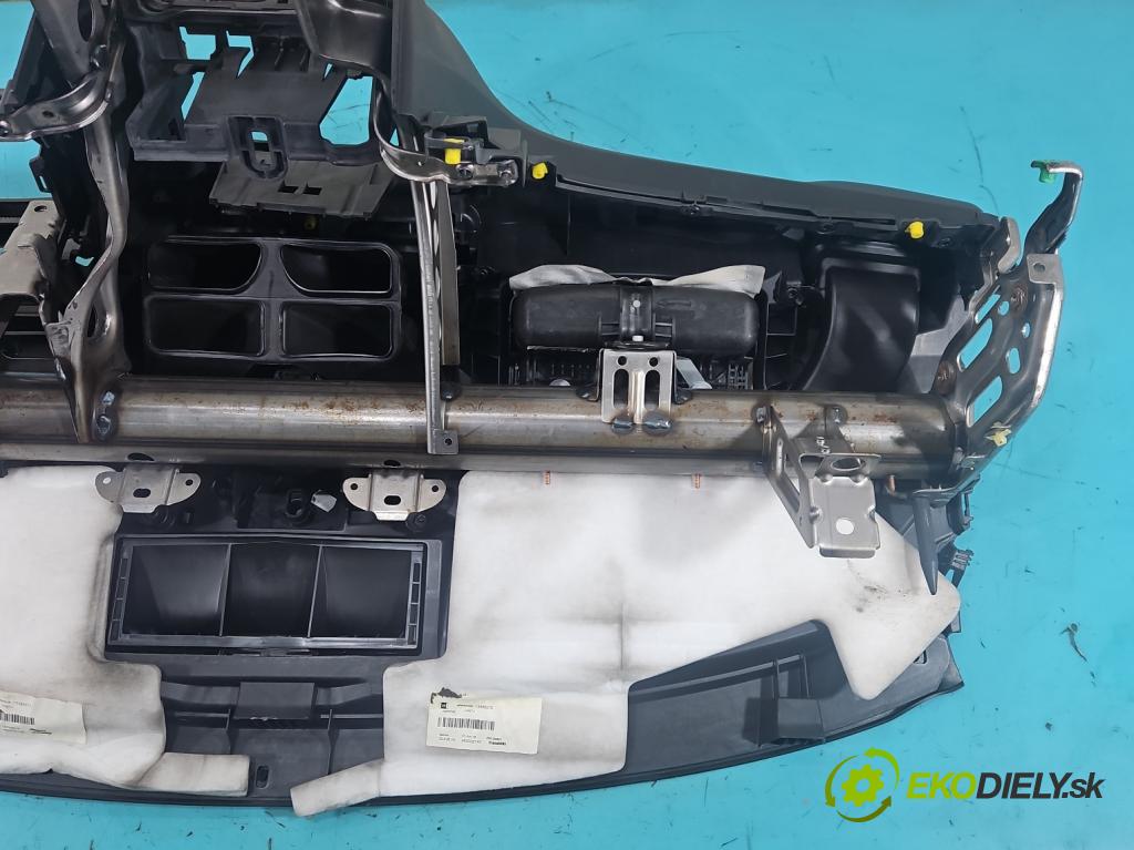 Opel Corsa E 2014-2019 1.3 cdti 75 hp manual 55 kW 1248 cm3 3- kokpit,přistrojova deska