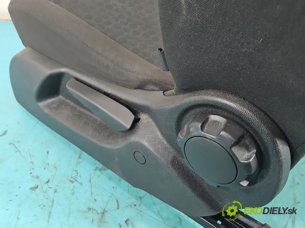 Opel Corsa E 2014-2019 1.3 cdti 75 hp manual 55 kW 1248 cm3 3- Sedadlo levý  (Sedadlo)