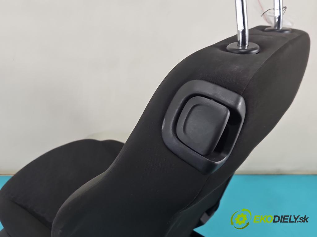 Opel Corsa E 2014-2019 1.3 cdti 75 hp manual 55 kW 1248 cm3 3- Sedadlo levý  (Sedadlo)