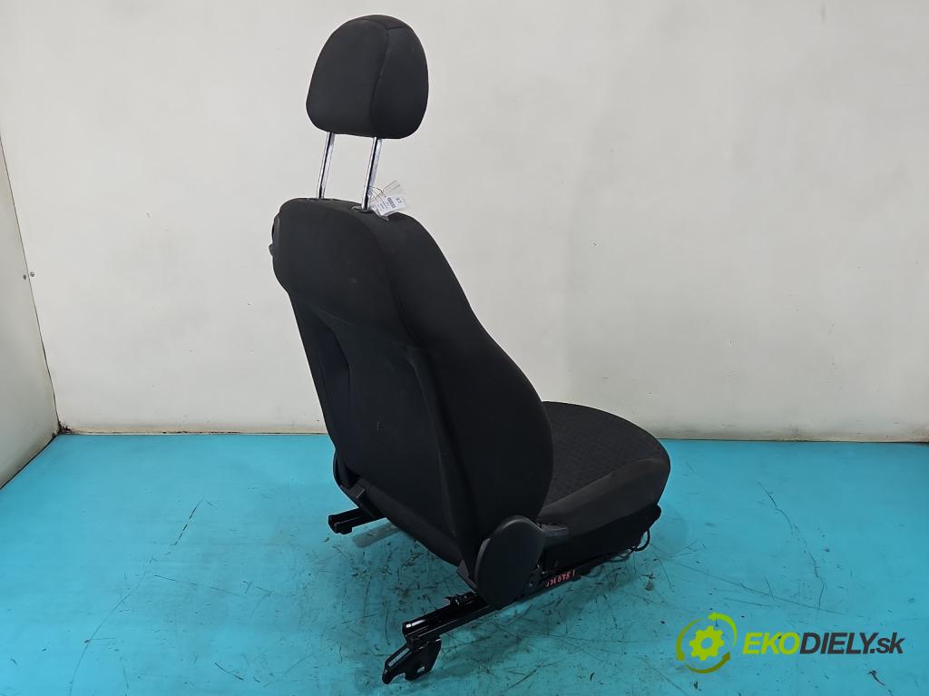 Opel Corsa E 2014-2019 1.3 cdti 75 hp manual 55 kW 1248 cm3 3- Sedadlo levý  (Sedadlo)