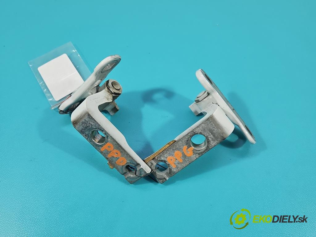 Volvo S90 II 2016- 2.0 T 320KM automatic 235 kW 1969 cm3 4- Závěs: dveře přední pravý 31371553